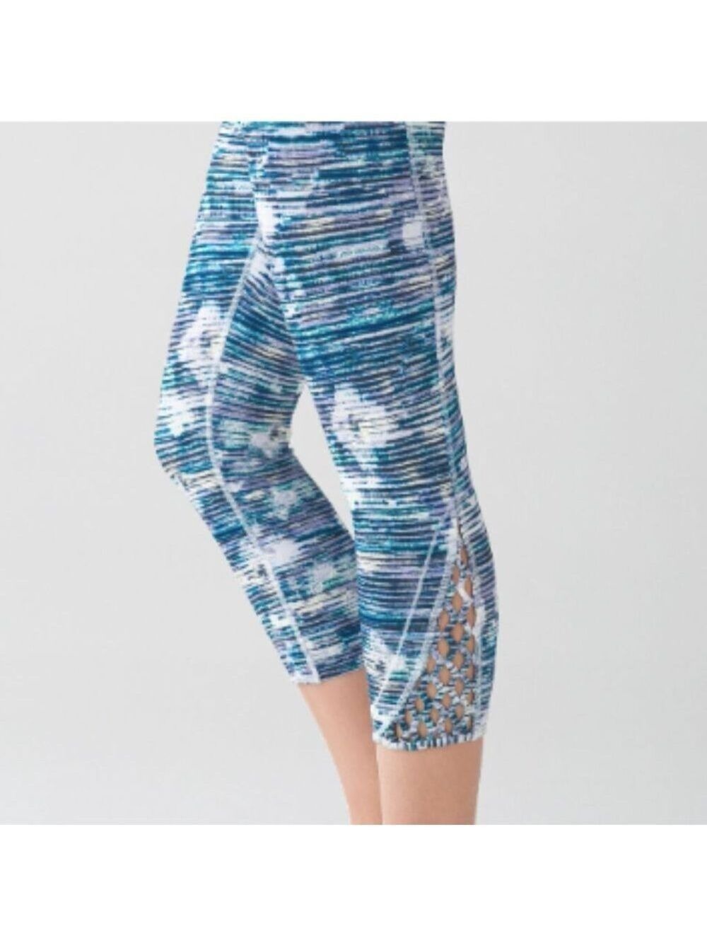 1235-Lululemon True Self Crop II